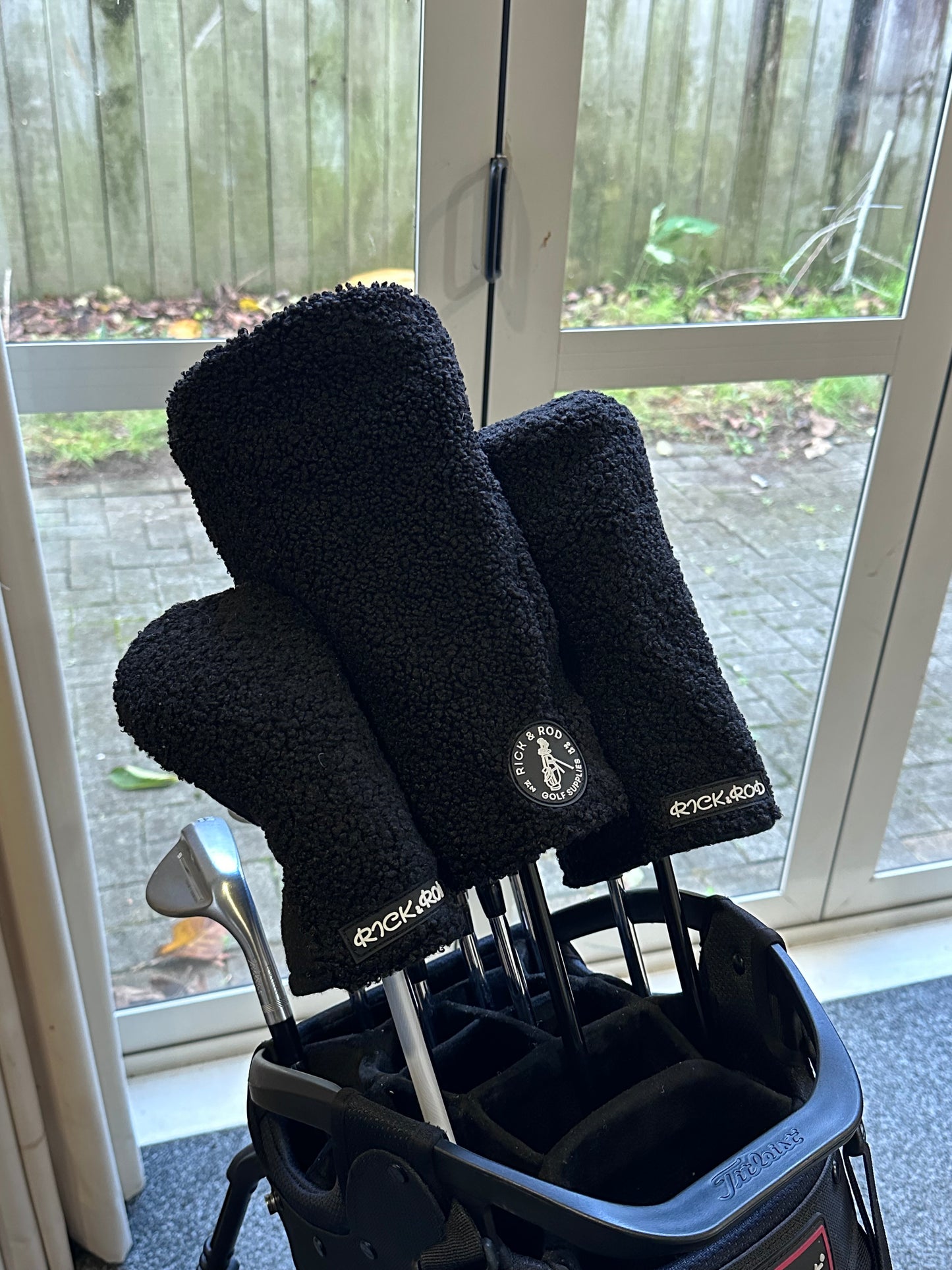 Black Mitt Hybrid Head Cover